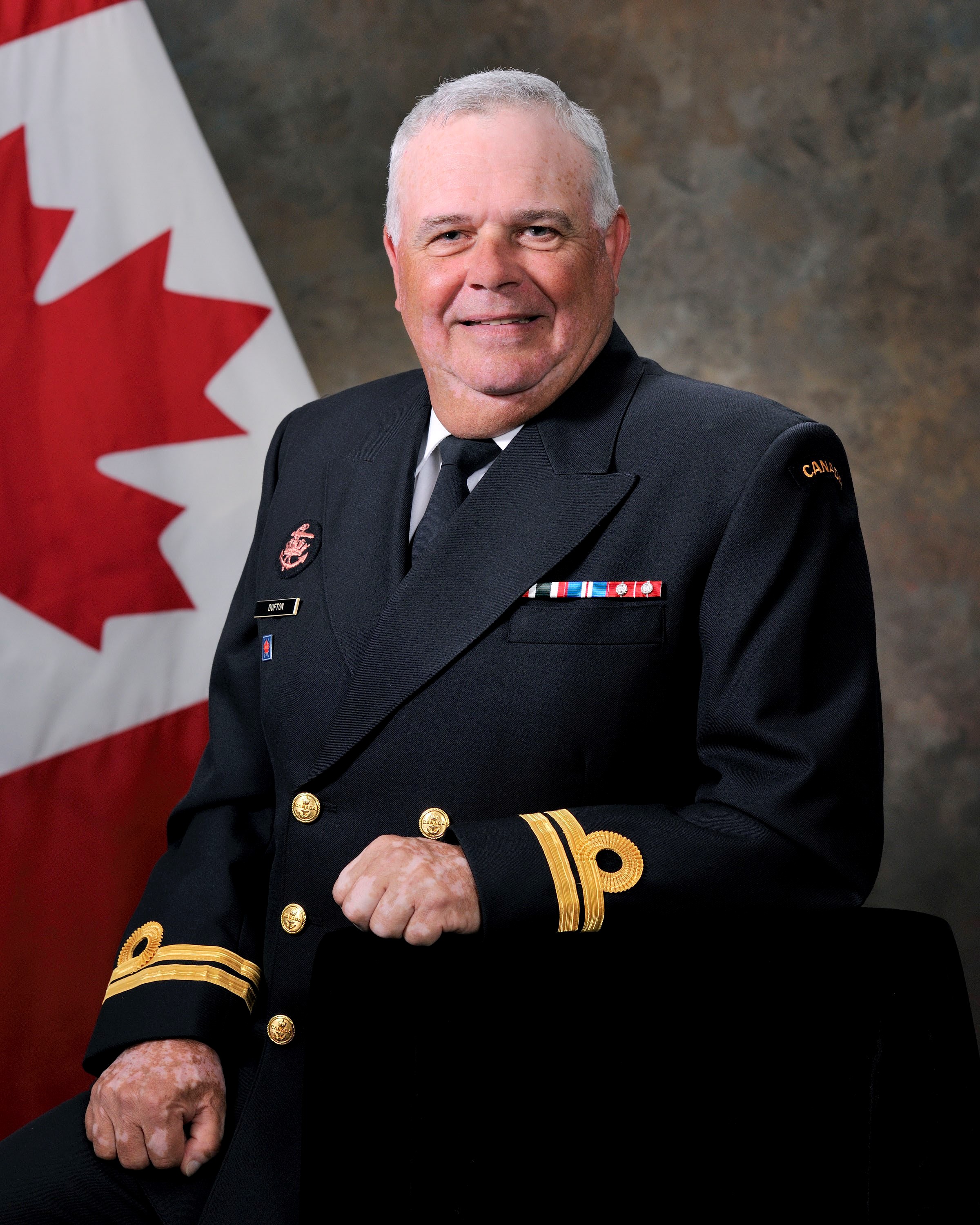 Lieutenant de vaisseau (retraité) Charles Dufton