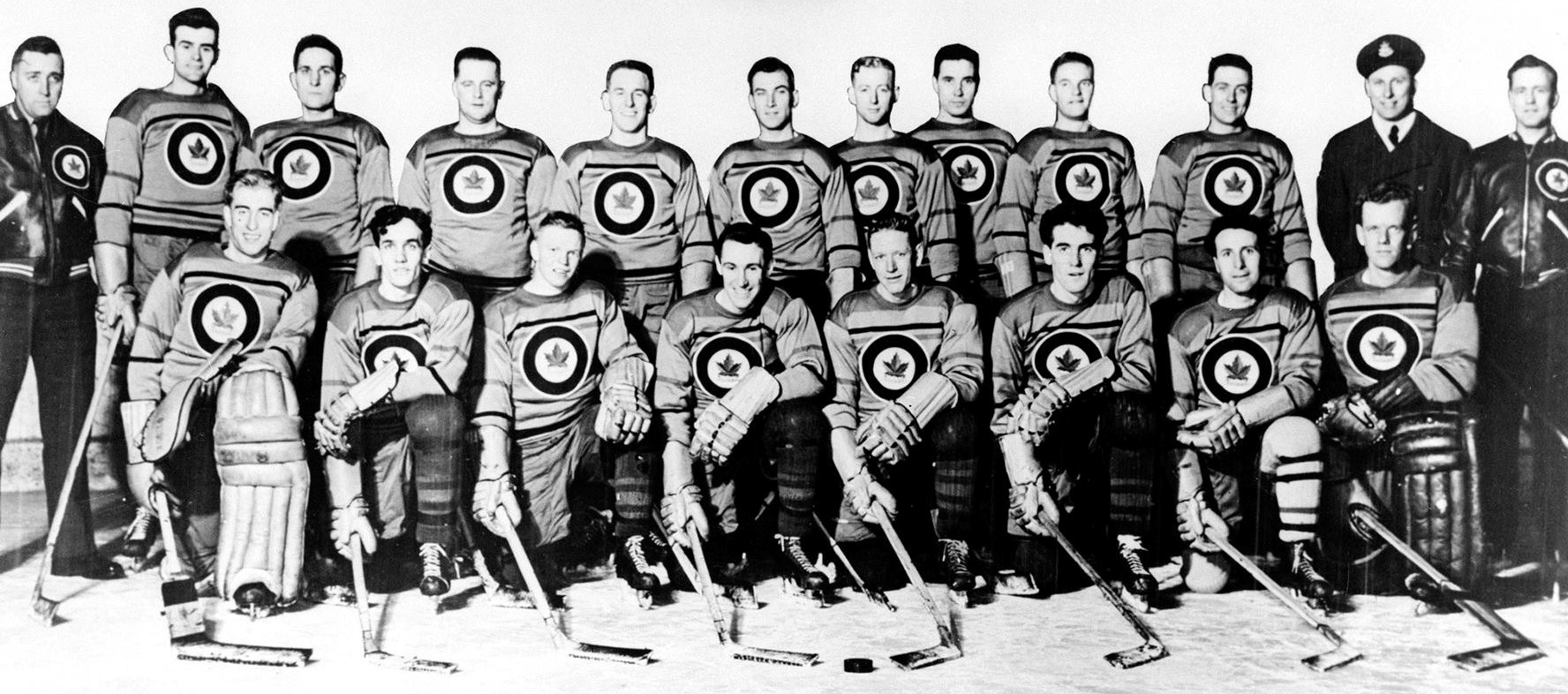 L’équipe de hockey les Flyers de l’Aviation royale canadienne de 1948