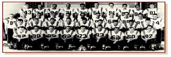 L’équipe de football les Shearwater Flyers de la Marine royale canadienne de 1957