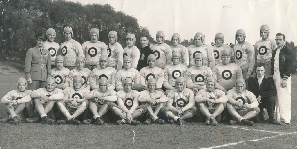 L’équipe de football les Hurricanes de Toronto de l’Aviation Royale canadienne de 1942